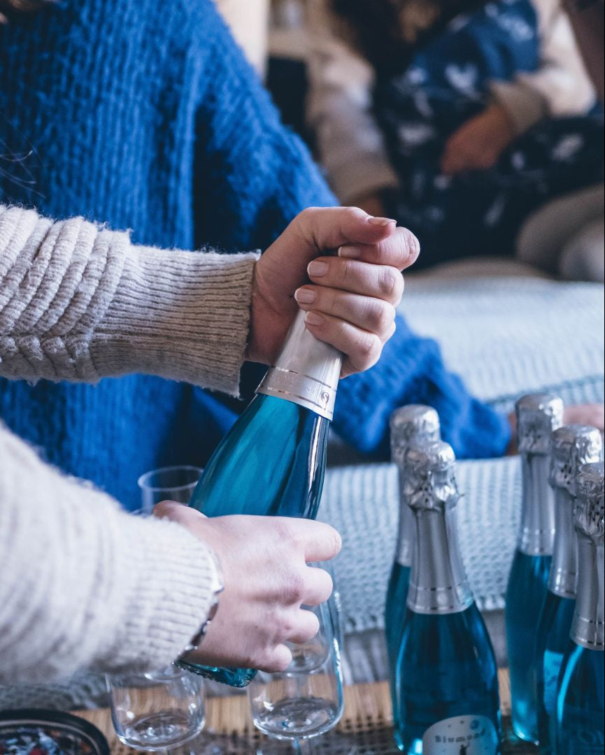 Baby Blumond 6 pack — six mini 375ml bottles of Saraceni sparkling blue bubbly wine, ideal for weddings and gifting (party lifestyle shot)