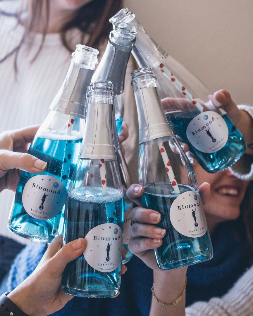 Baby Blumond 6 pack — six mini 375ml bottles of Saraceni sparkling blue bubbly wine, ideal for weddings and gifting (party lifestyle shot)