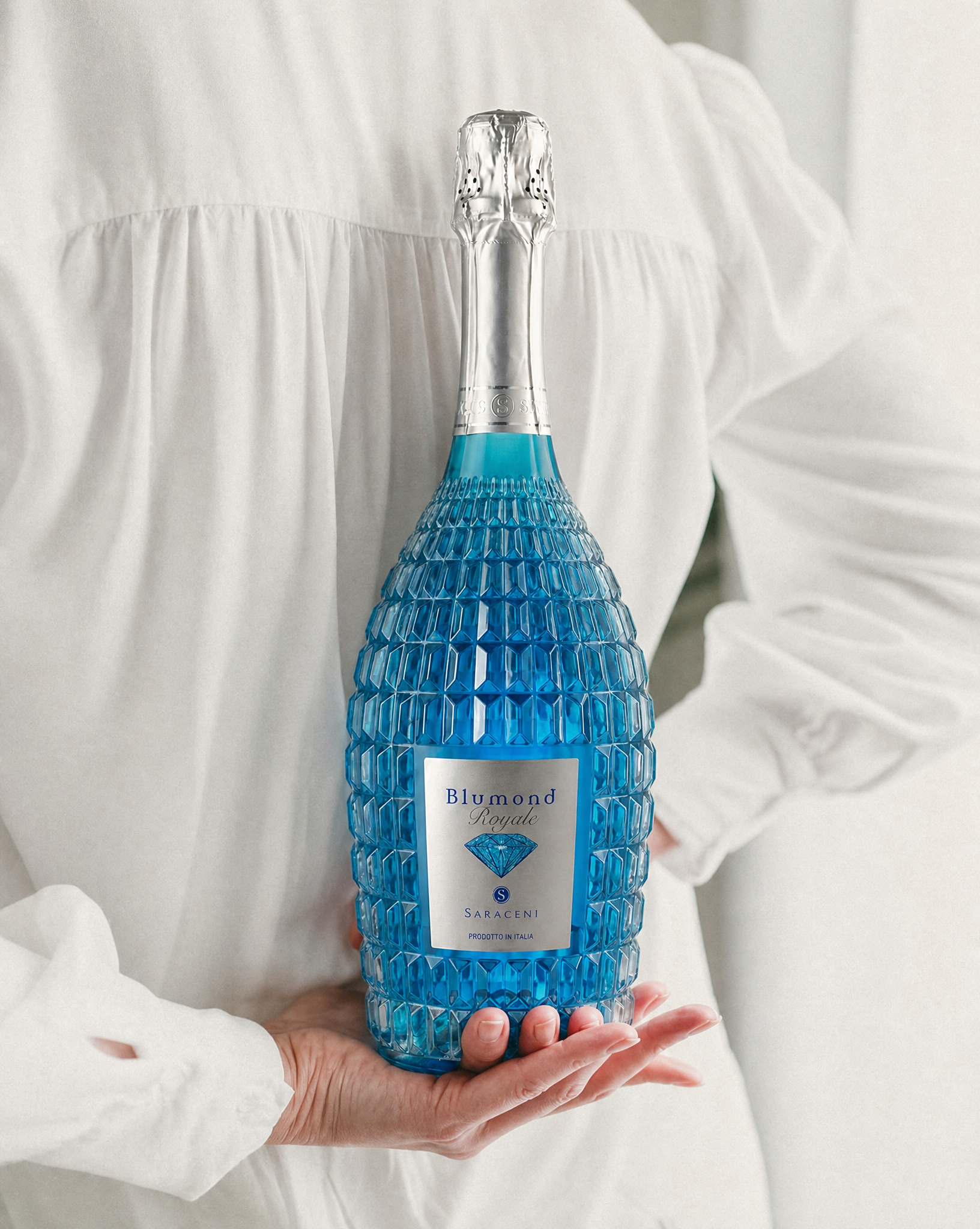 Blumond blue sparkling wine limited edition - diamond cut bottle