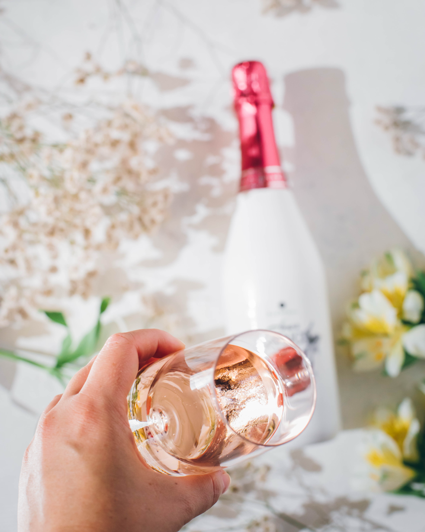 Amor diVino Pink Moscato — pink sparkling sweet Moscato wine, 750ml, Saraceni Wines (lifestyle image)