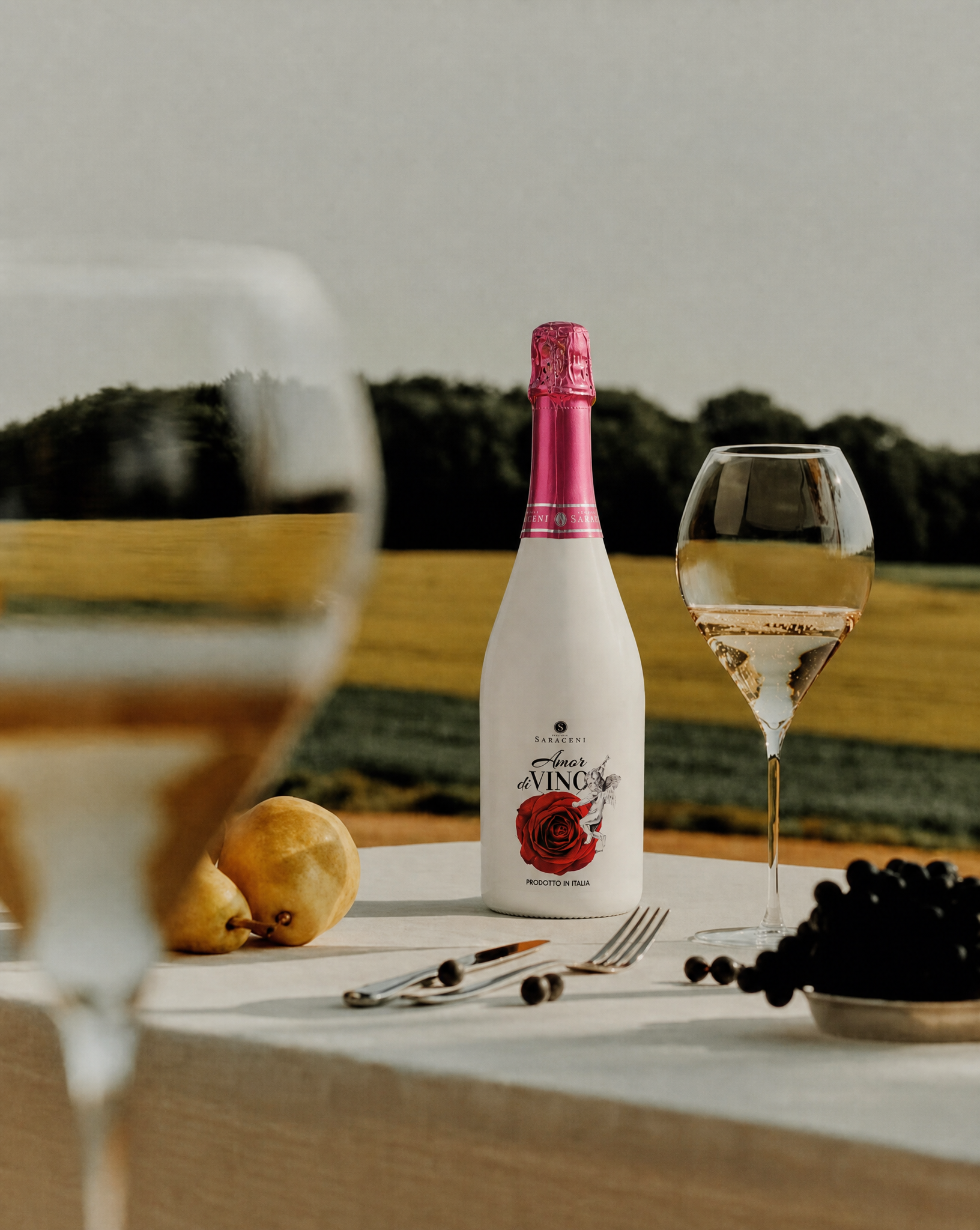 Amor diVino Pink Moscato — pink sparkling sweet Moscato wine, 750ml, Saraceni Wines (lifestyle image)