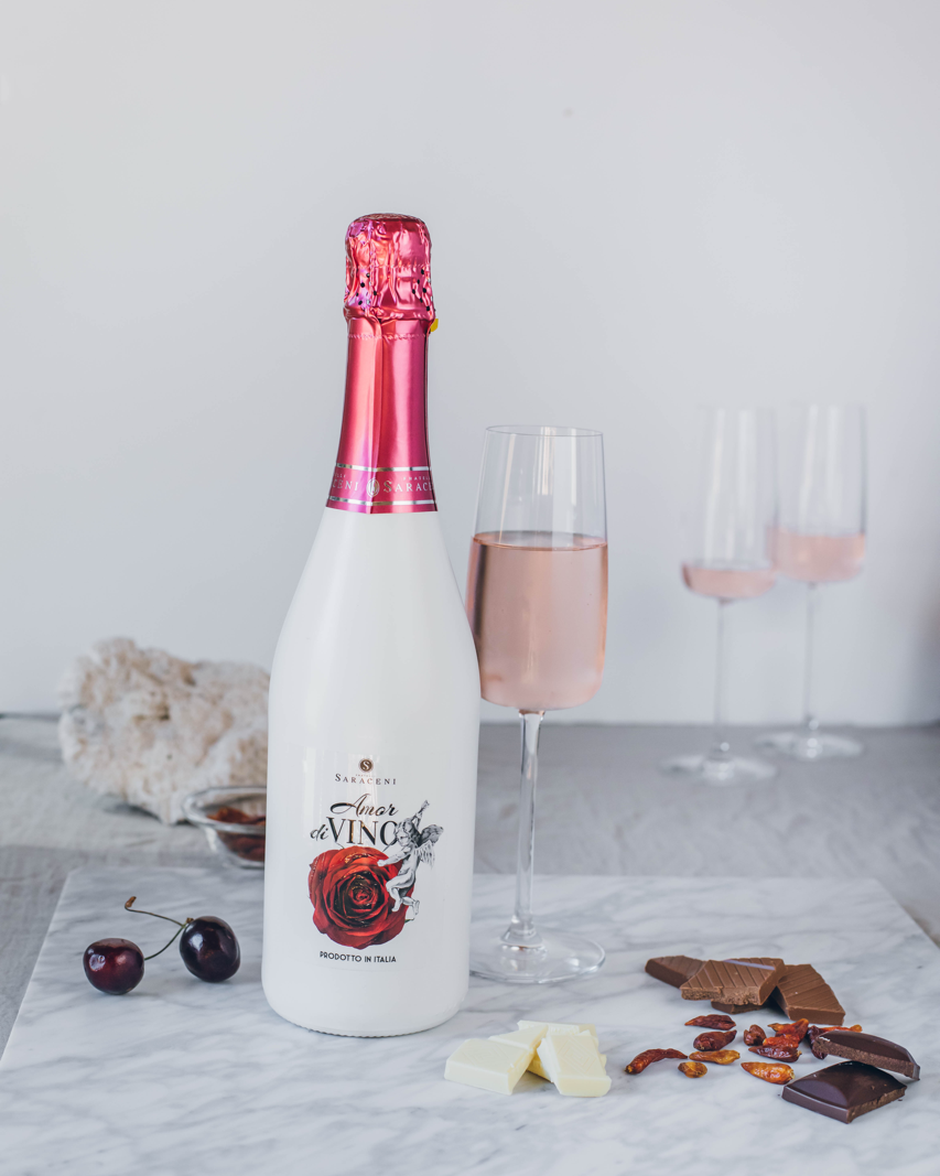 Amor diVino Pink Moscato — pink sparkling sweet Moscato wine, 750ml, Saraceni Wines (tasting visual)