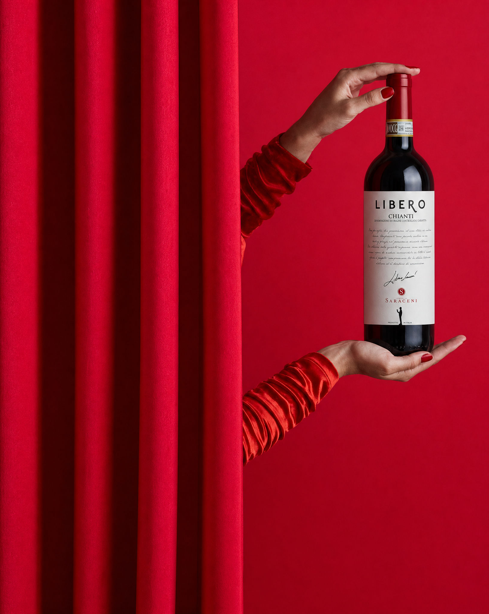 Libero Chianti — ruby red dry Chianti red wine, 750ml, Saraceni Wines (lifestyle image)