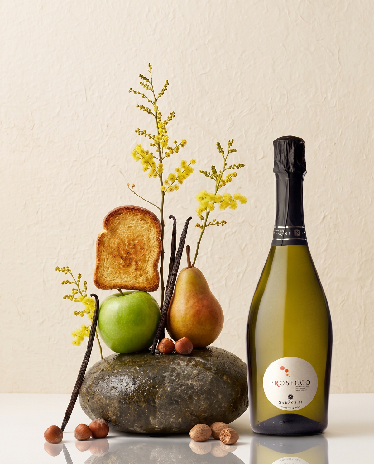 Prosecco DOC — pale golden straw extra-dry sparkling wine, 750ml, Saraceni Wines (tasting visual)