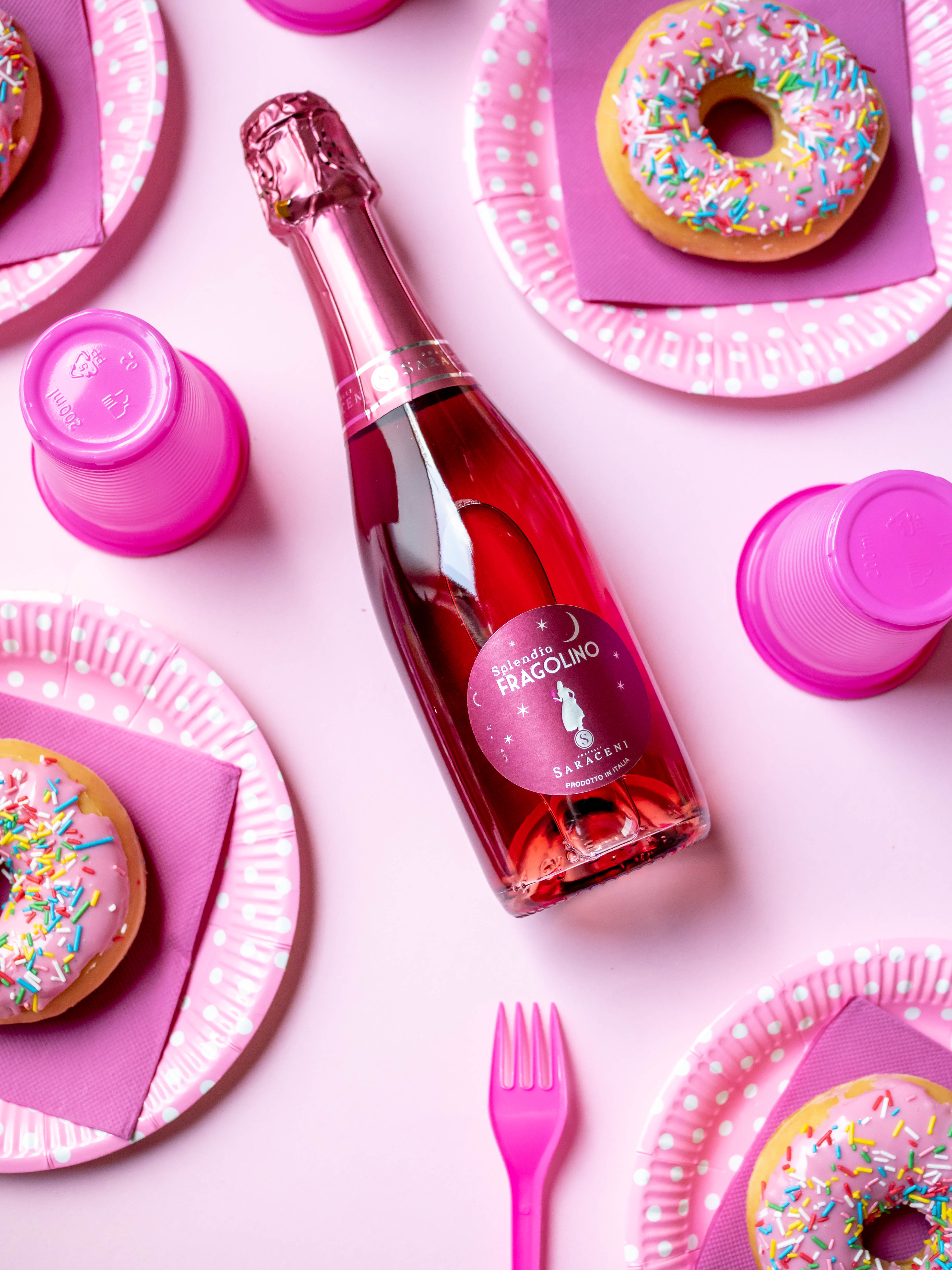 Baby Fragolino 6 pack — six mini 375ml bottles of Saraceni sparkling wild strawberry wine, product detail, ideal for weddings and gifting