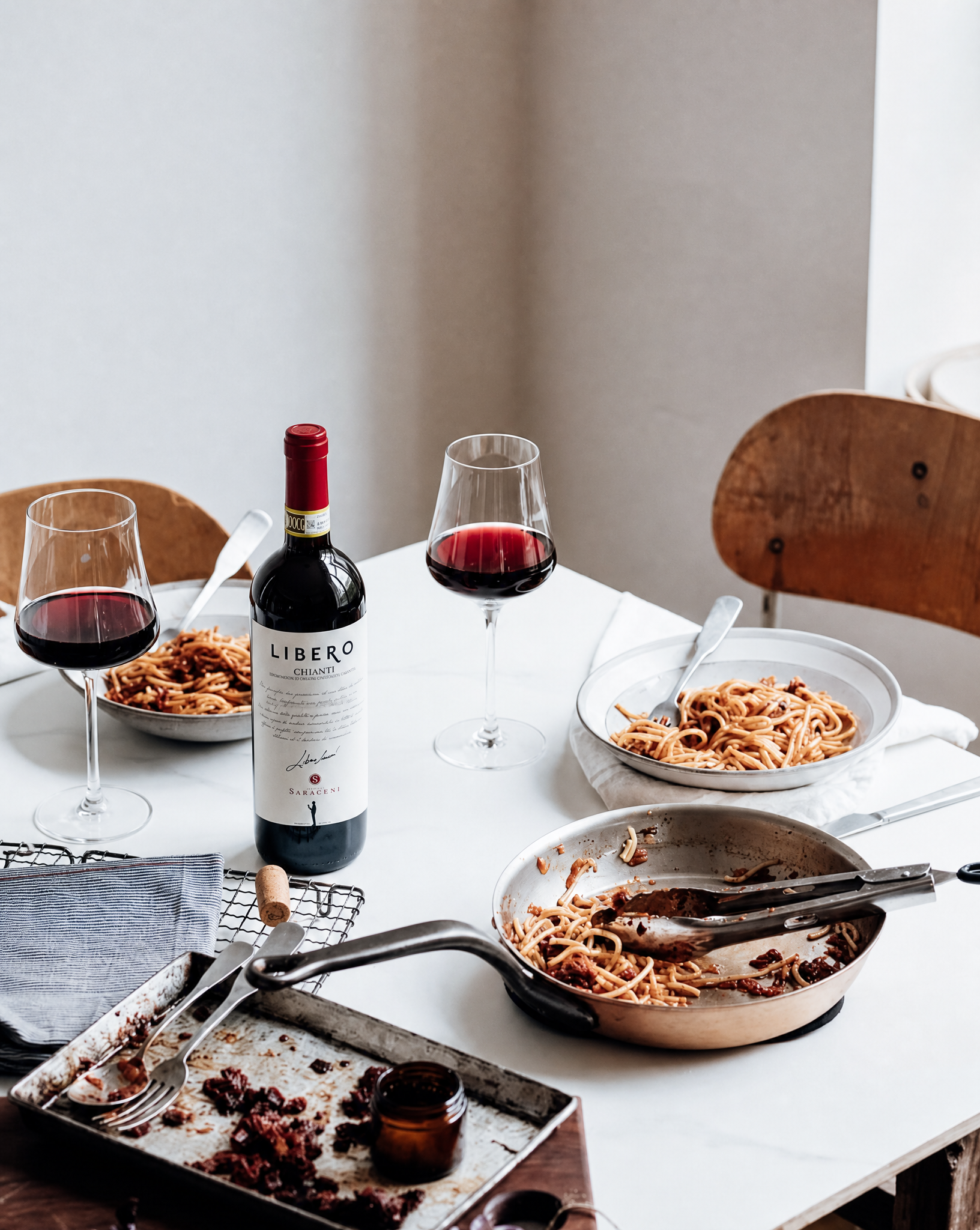 Libero Chianti — ruby red dry Chianti red wine, 750ml, Saraceni Wines (tasting visual)