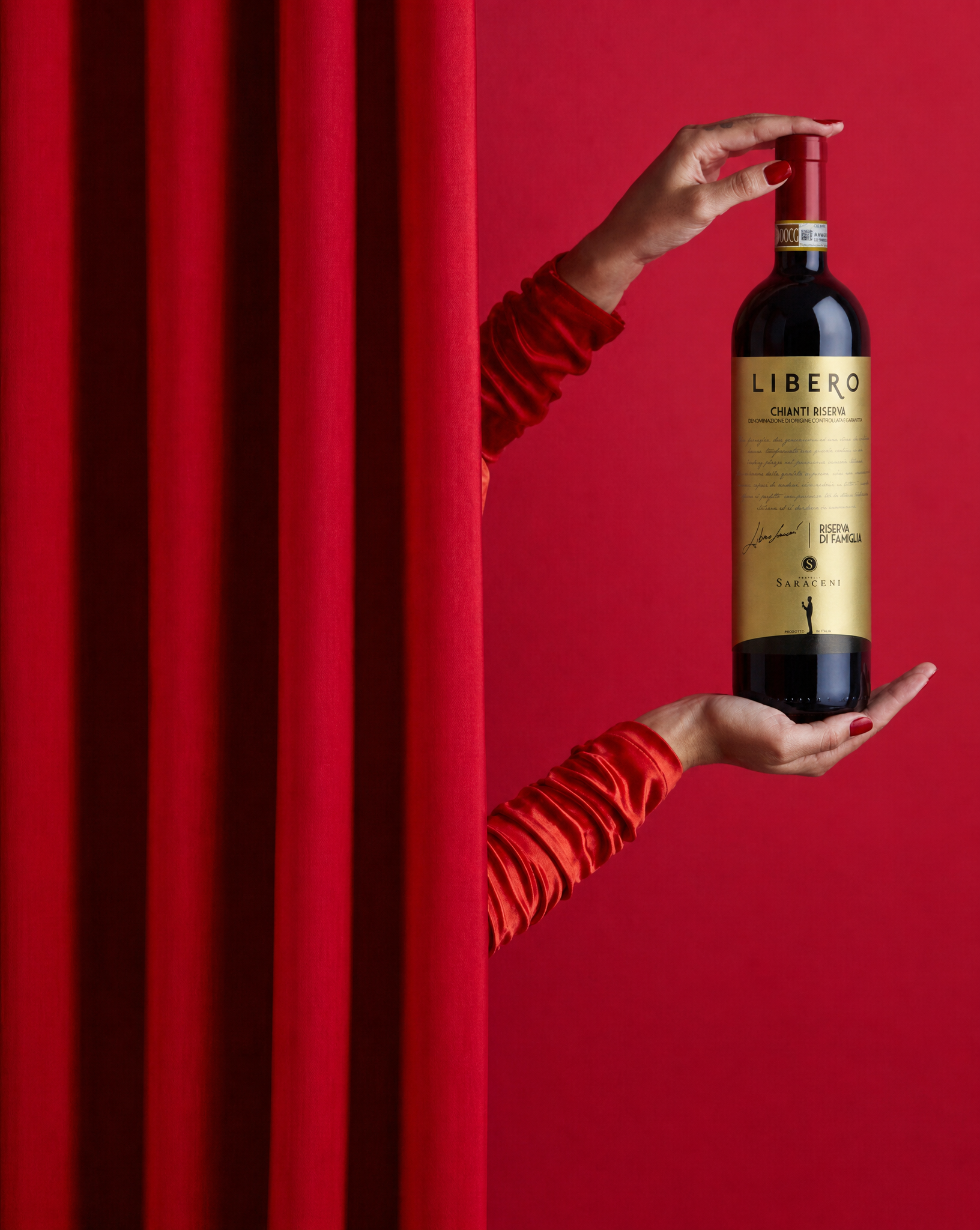 Libero Riserva di Famiglia — ruby red dry Chianti reserve red wine, 750ml, Saraceni Wines (lifestyle image)